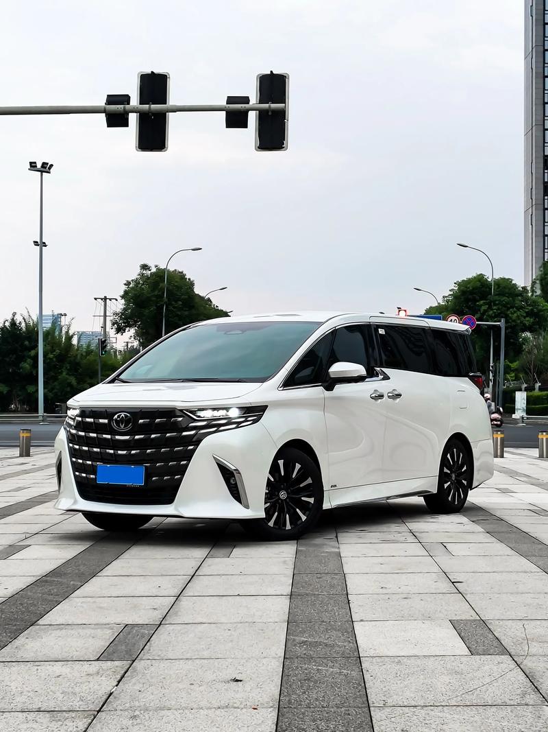 丰田保姆车多少钱(丰田保姆车多少钱140万)